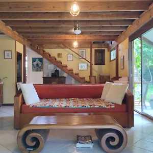Tema'e House Homestay
